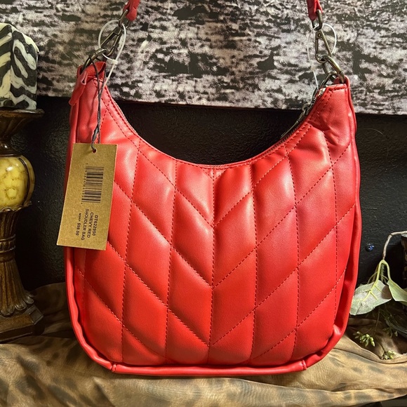 ❤️NWT-Steve Madden Quilted Leather Chain
Strap Chevy Red Shoulder Bag Purse❤️ - Picture 4 of 9
